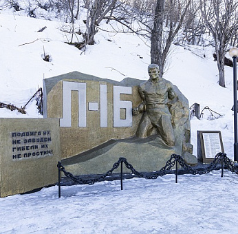 Памятник экипажу погибшей подводной лодки Л-16
